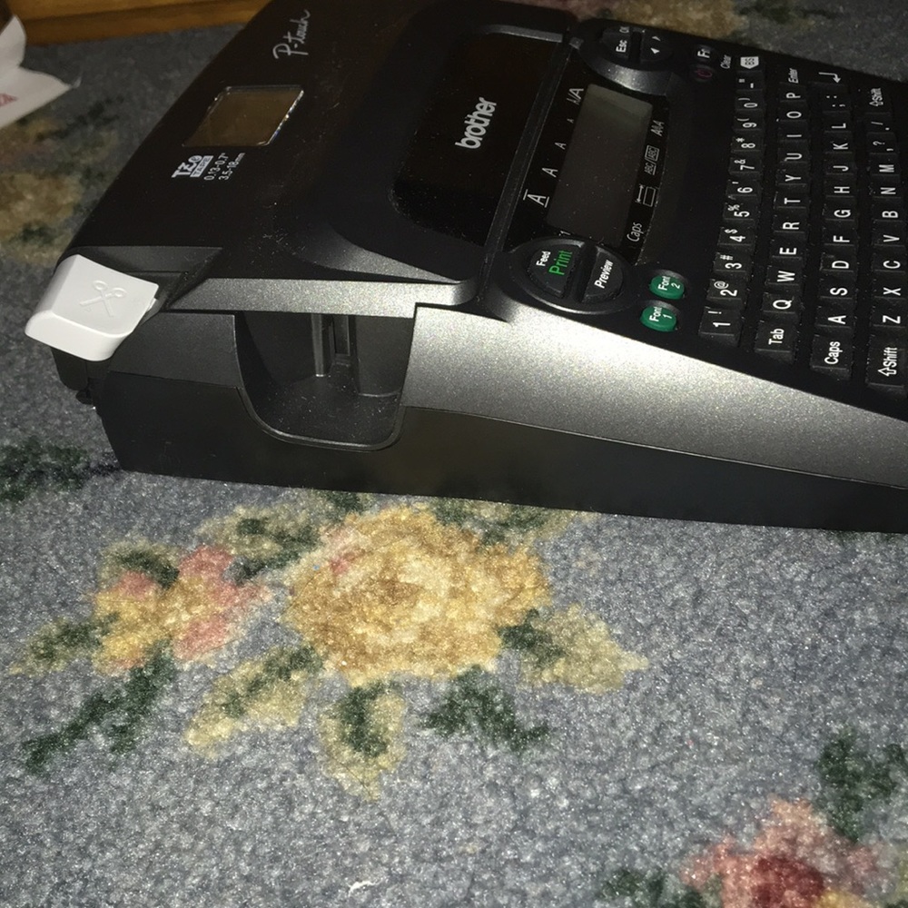 Brother Label Making Machine - Picture 3 of 5